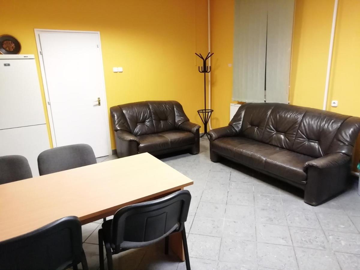 شقة Collingo Belvarosi Szallas كزينكبرسكا المظهر الخارجي الصورة
